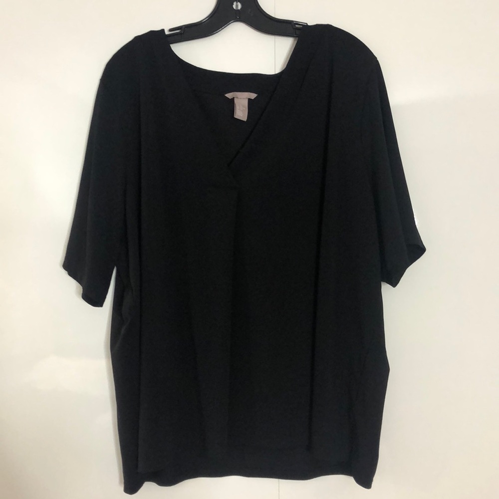 PLUS SIZE BLACK V TOP